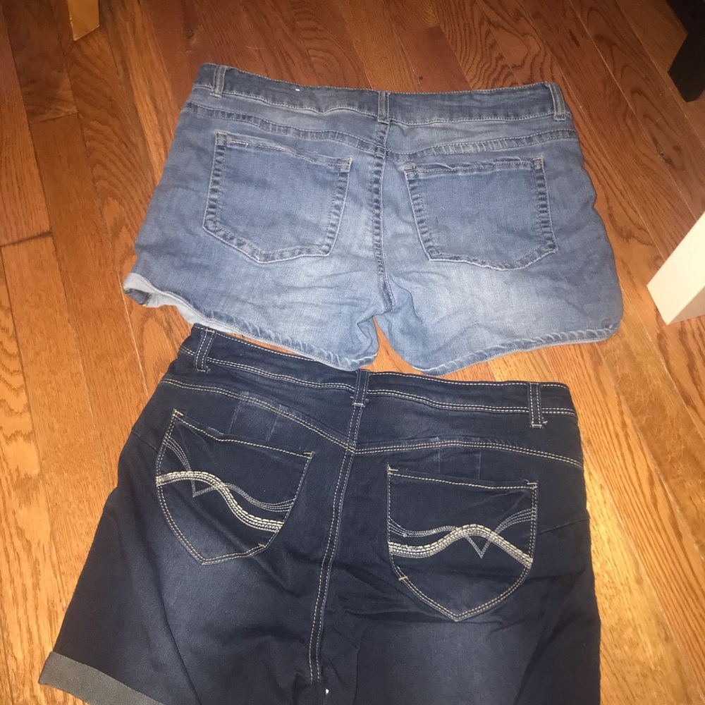 Shorts - Picture 2 of 5